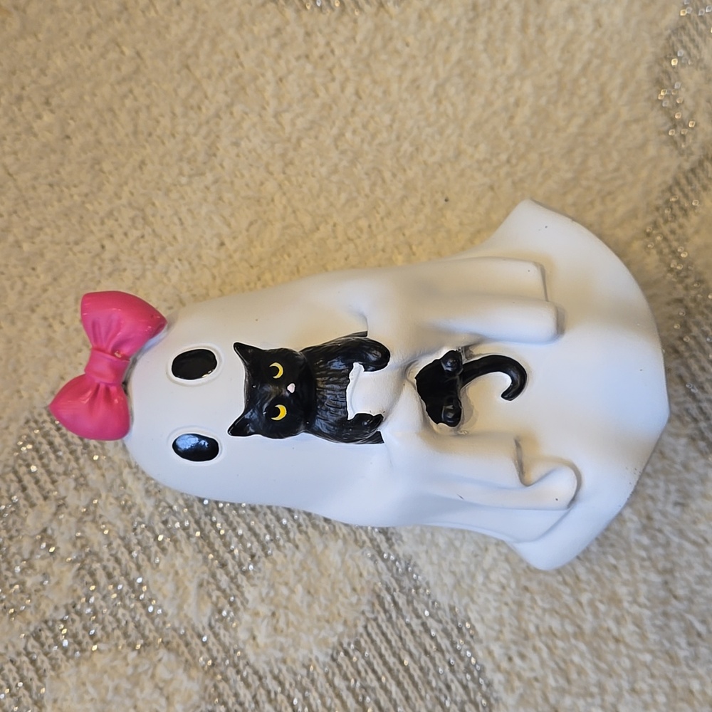 Ashland Ghost Figurine W/ Black Cat & Pink Bow, NWT